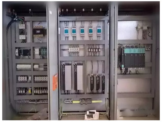 【电气学院】电气柜成套安装实例图解 ，值得收藏！