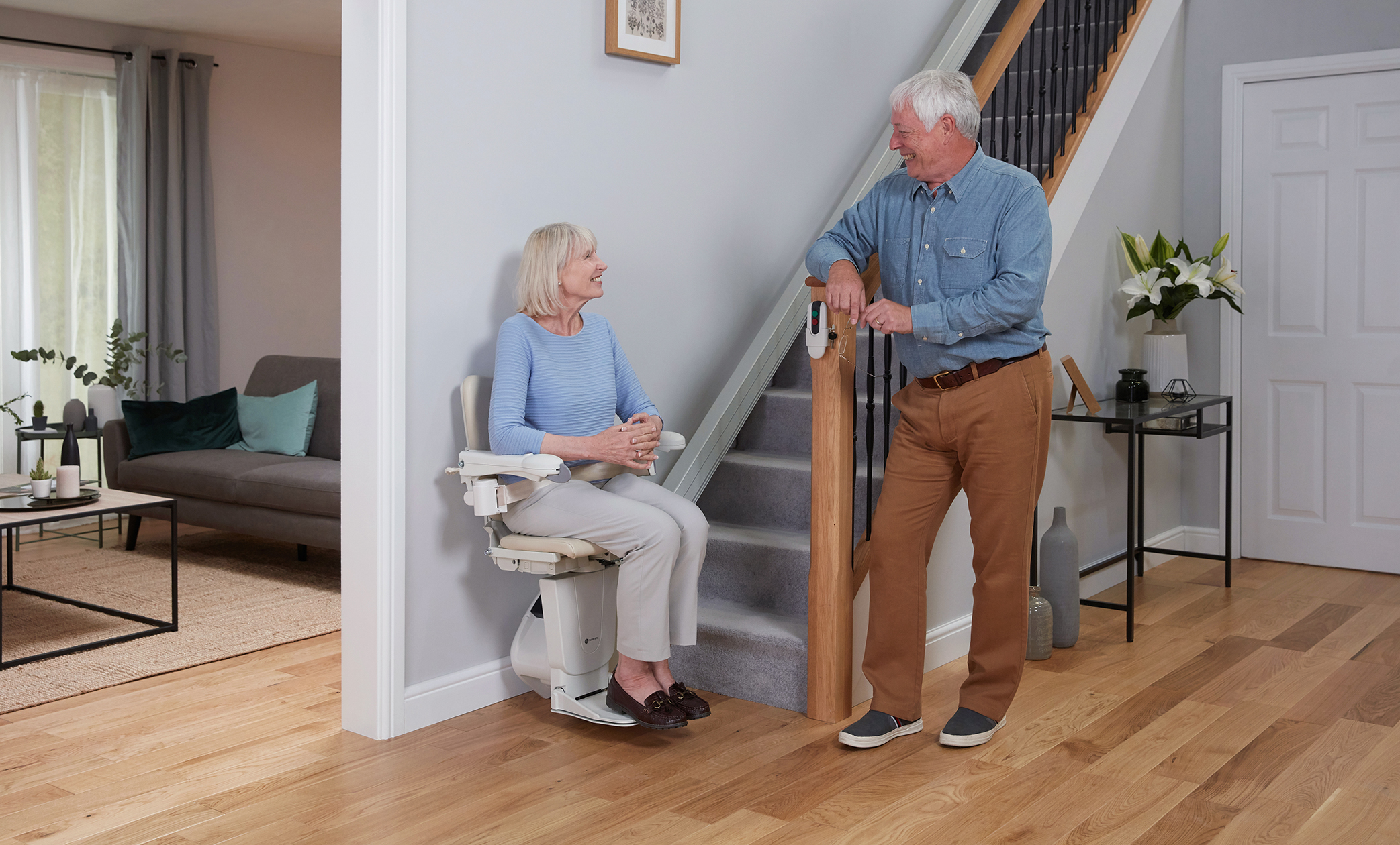 1100-couple-with-stairlift-2.jpg