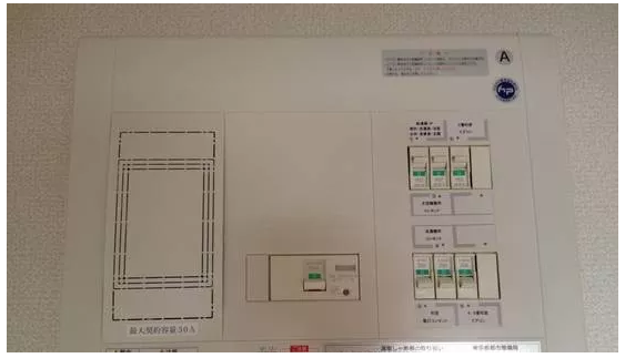 【电气学院】日本家庭用配电箱安装比国内的电工做的如何？