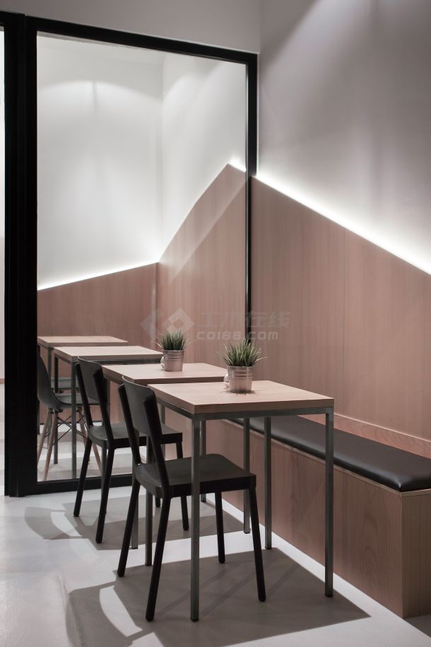 Mirabous咖啡馆室内装修设计cad方案图-图二