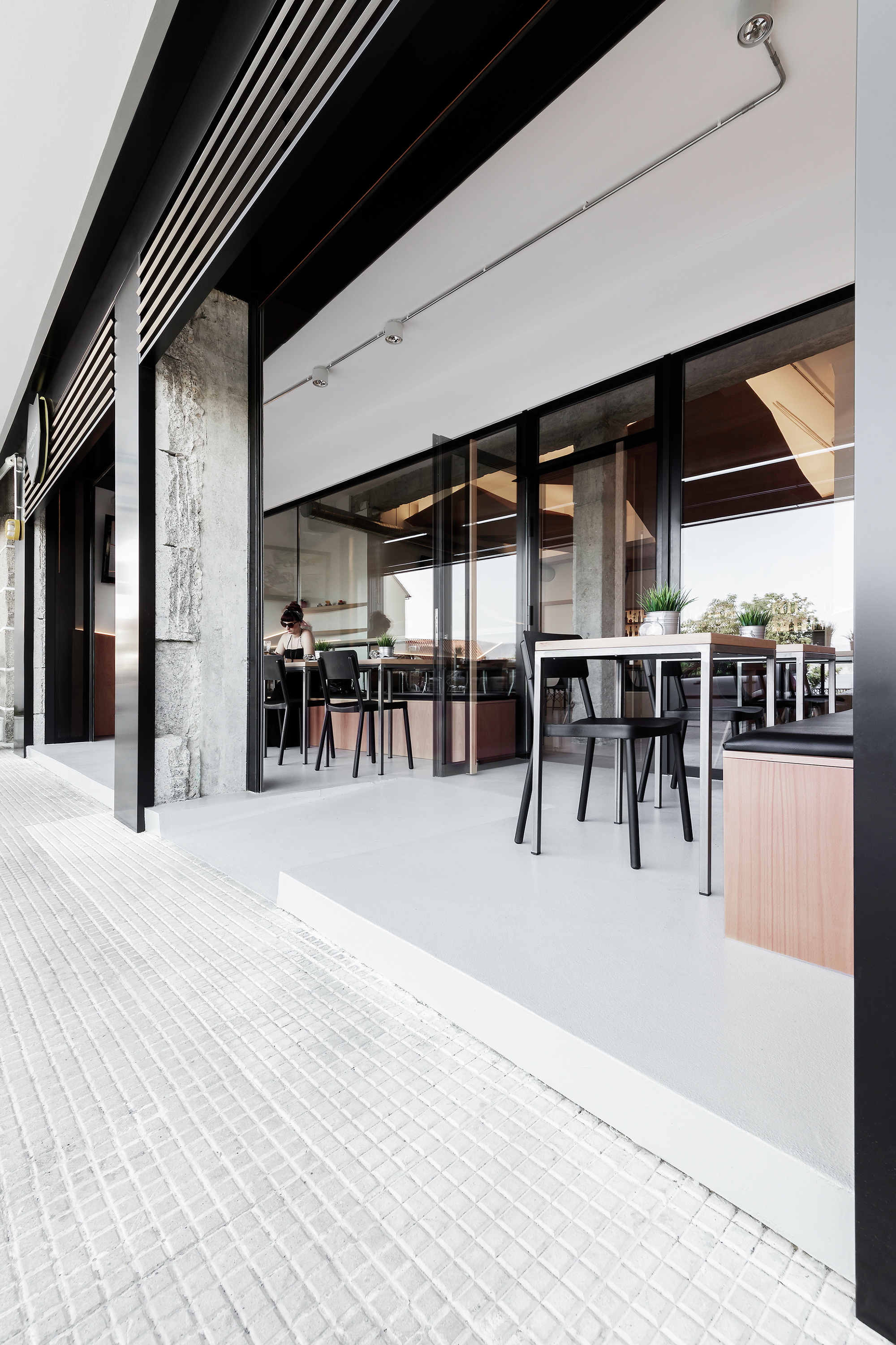 Mirabous咖啡馆室内装修设计cad方案图