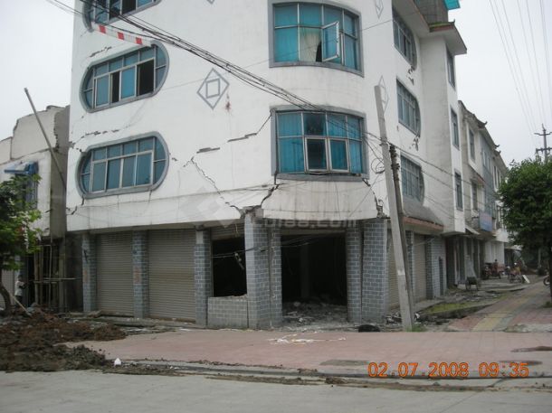 地震后建筑-图一