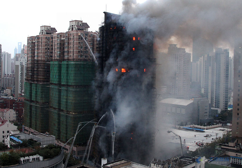 上海高层公寓起火