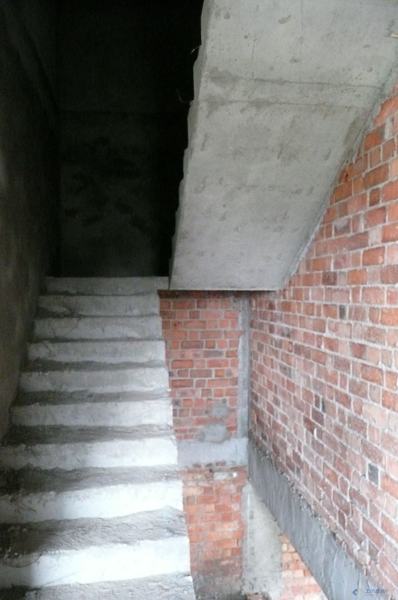 墙承式楼梯