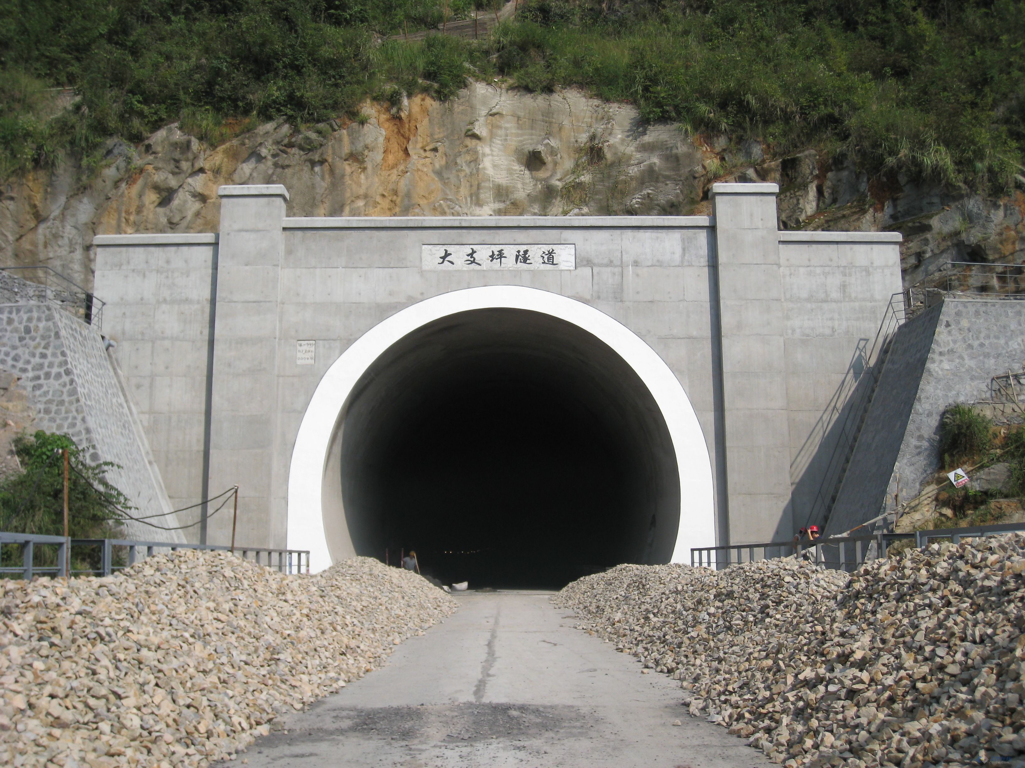 隧道洞门.JPG