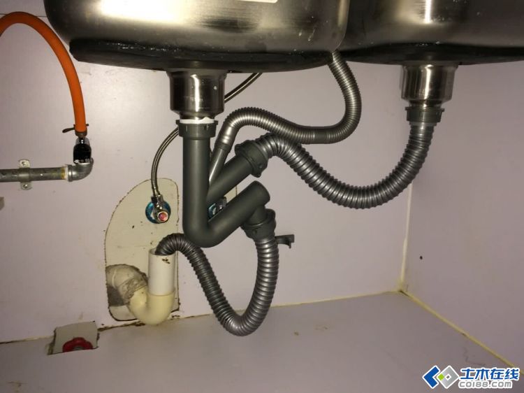 洗菜盆排水管问题(放水会溢出)