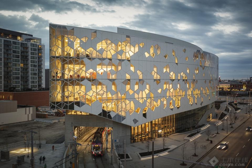 001-new-central-library-of-calgary-by-snohetta-960x640.jpg