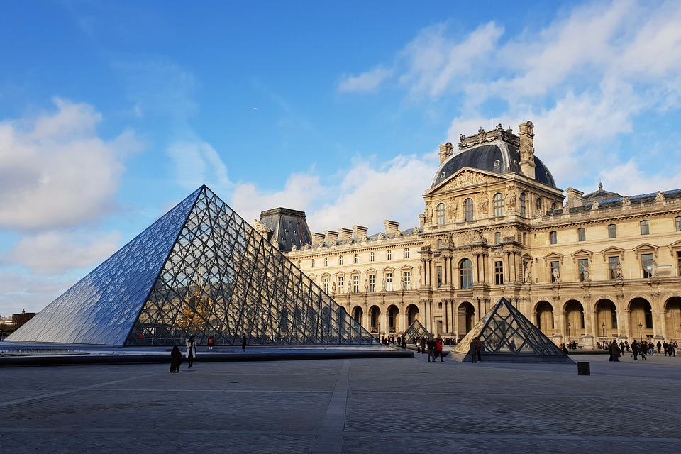巴黎卢浮宫玻璃金字塔(图源:pixabay)中国学舍,位于巴黎14区内的国际