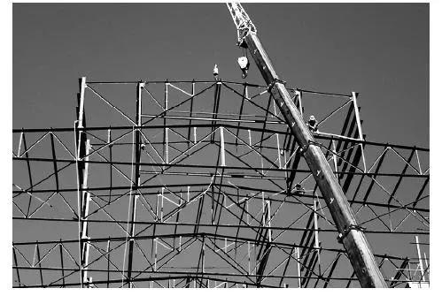 大跨度轻钢屋架吊装参数设计与施工的图9