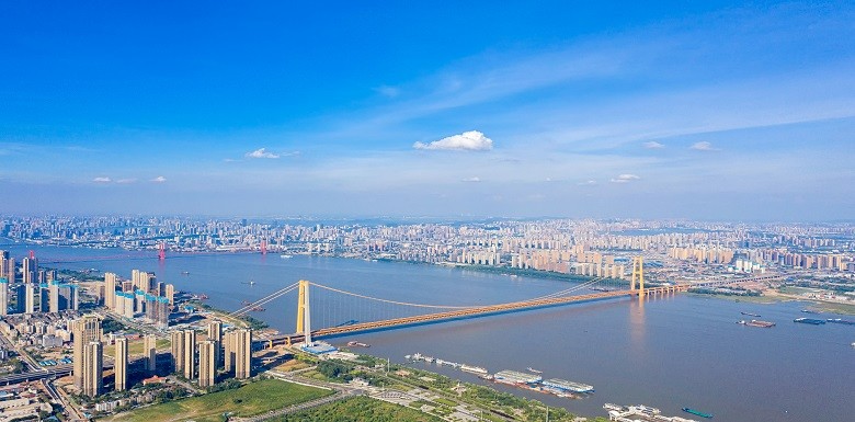 長(zhǎng)江綠色航運(yùn)：三峽待閘船舶污染防控與清潔能源替代